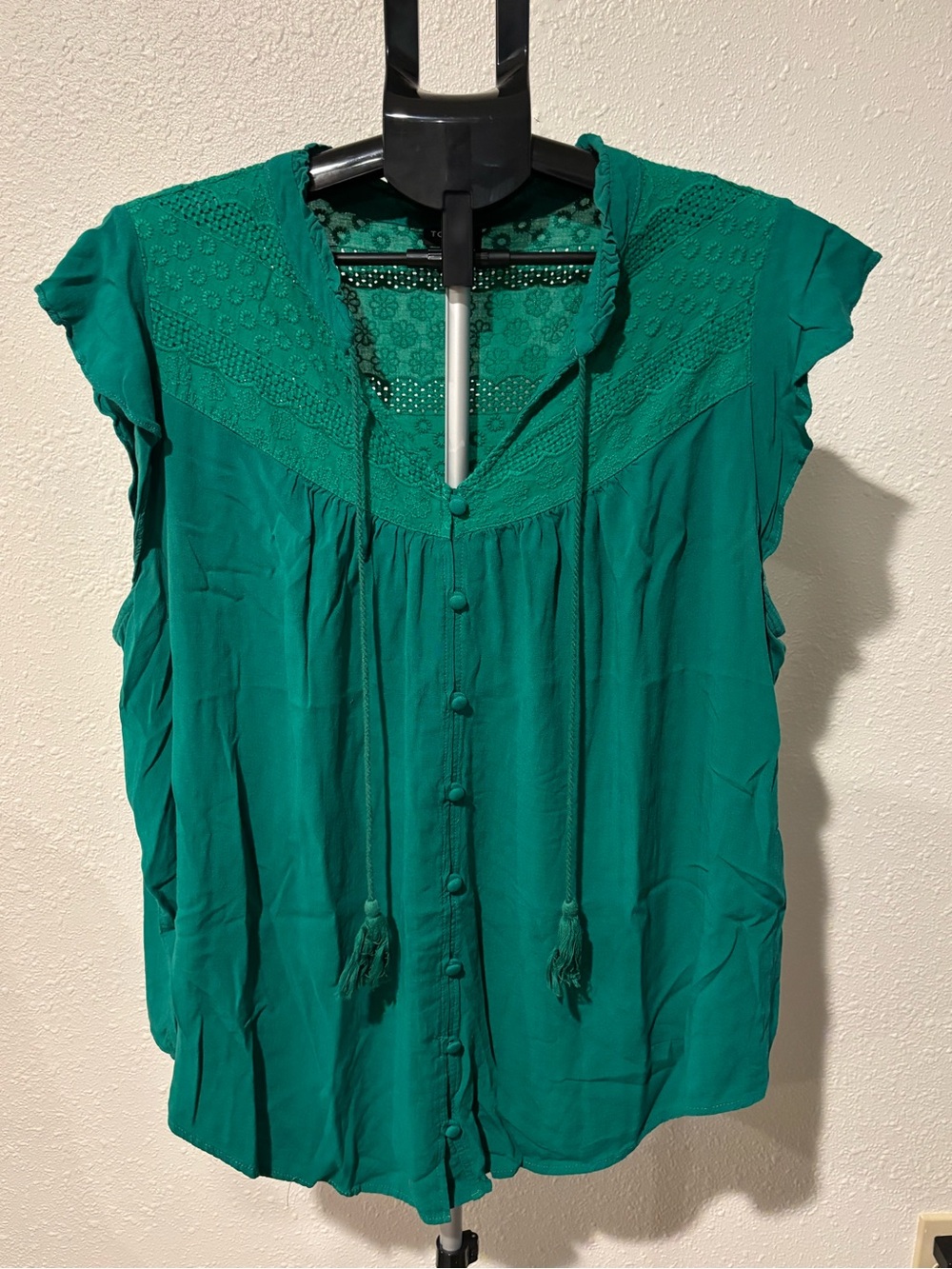 torrid Emerald Green Button-Front Blouse with Lace Yoke